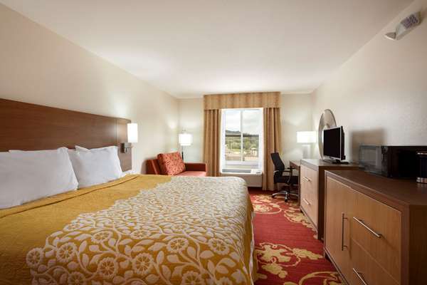 Days Inn & Suites by Wyndham Caldwell - Caldwell, OH