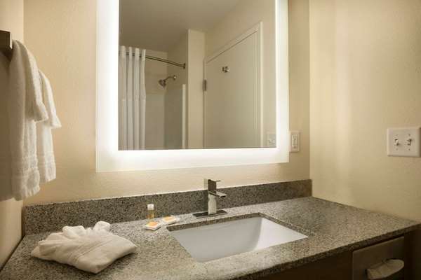 Days Inn & Suites by Wyndham Caldwell - Caldwell, OH