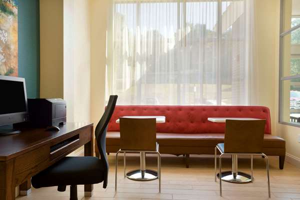 Days Inn & Suites by Wyndham Caldwell - Caldwell, OH