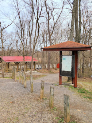 Canal Lands Trailhead Parking