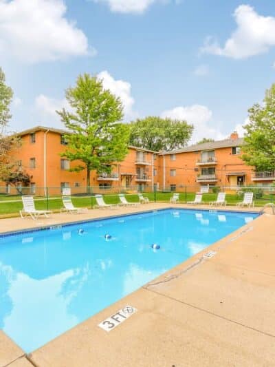 Parma Park Apartments - Parma, OH