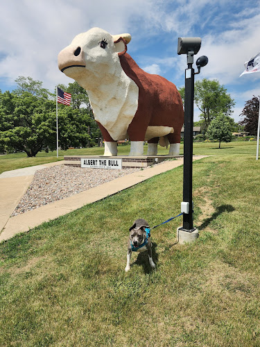 Albert the Bull Park: World's Largest Bull