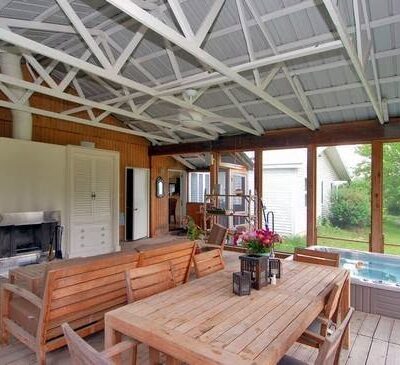 Birds of a Feather Lodge - Bridgman,