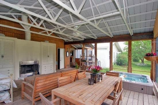 Birds of a Feather Lodge - Bridgman,
