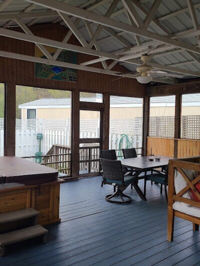 Birds of a Feather Lodge - Bridgman,