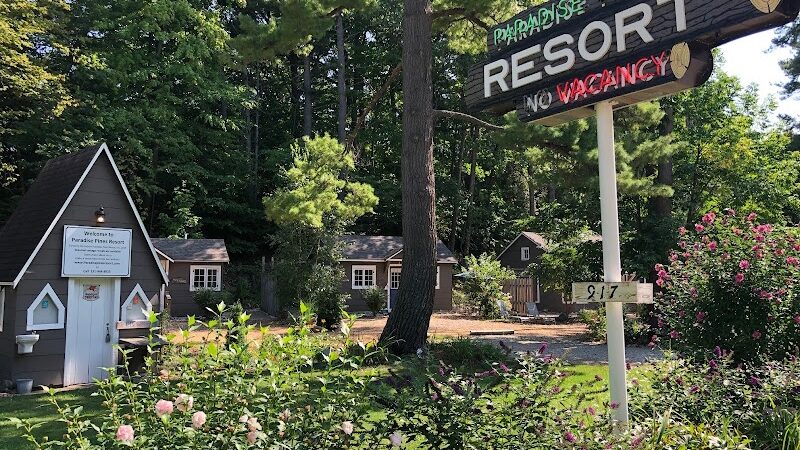 Paradise Pines Resort - Elk Rapids,