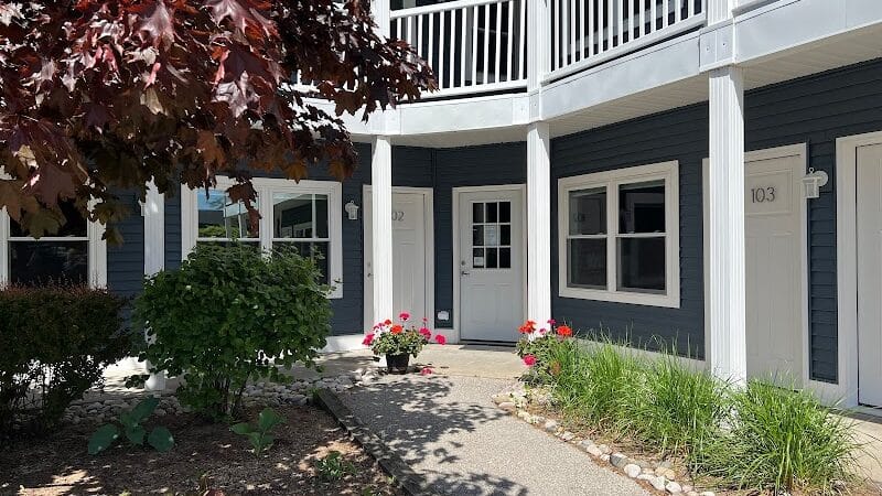 Empire Lakeshore Inn - Empire,