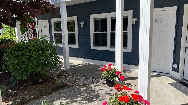 Empire Lakeshore Inn - Empire,