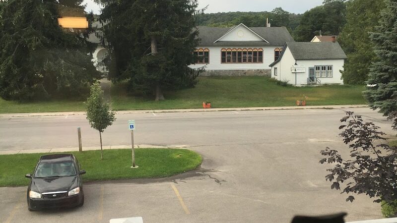 Empire Lakeshore Inn - Empire,
