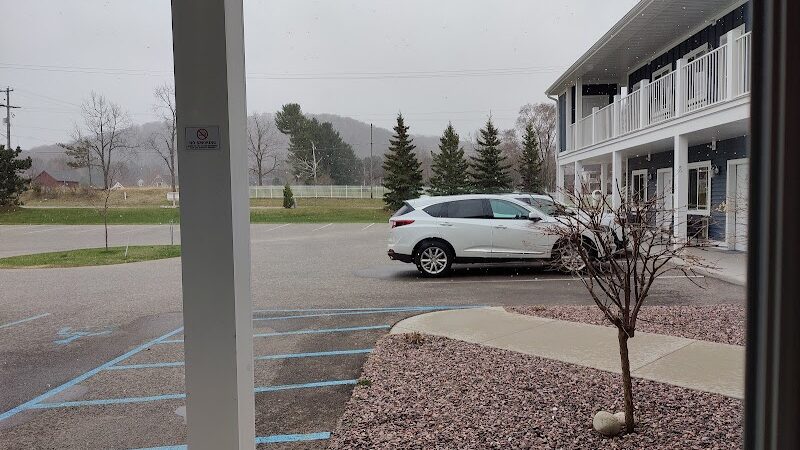 Empire Lakeshore Inn - Empire,