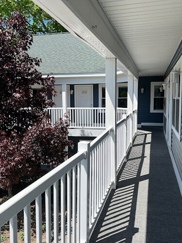 Empire Lakeshore Inn