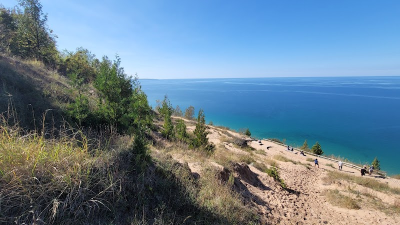Empire Bluff Scenic Lookout - Honor,