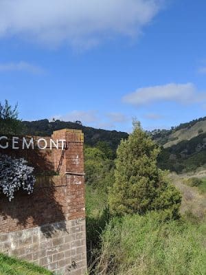 Leona Trailhead