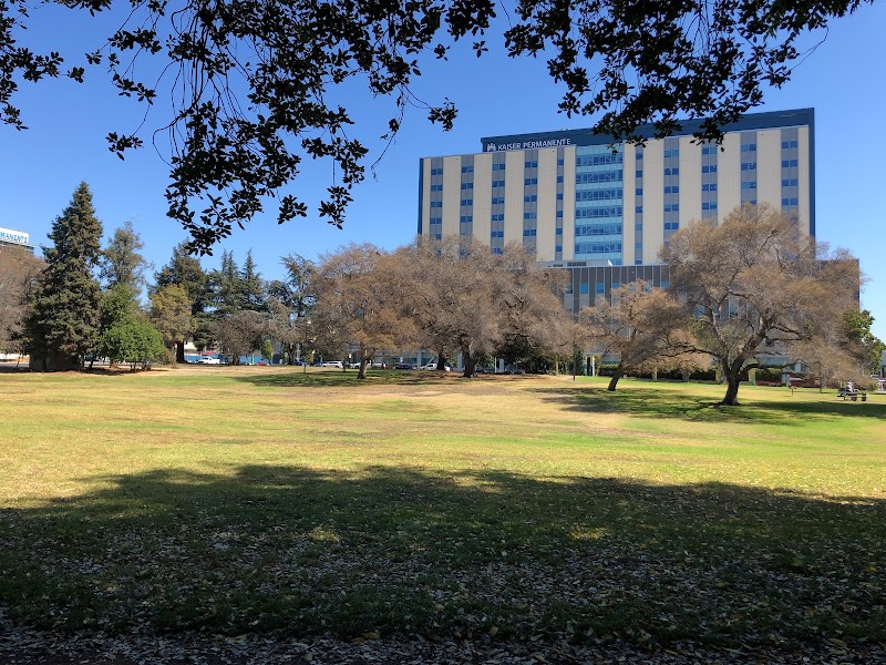 Mosswood Park Large Dog Run - Oakland, CA