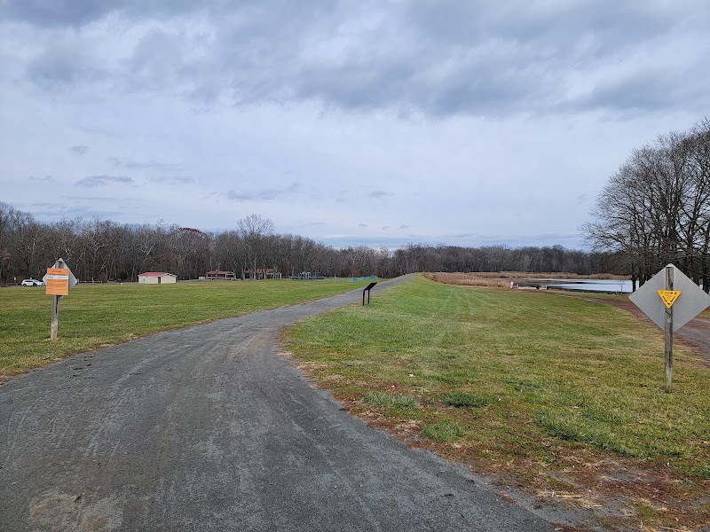 Rosedale Lake Parking Area: Lawrence Hopewell Trail - Pennington, NJ