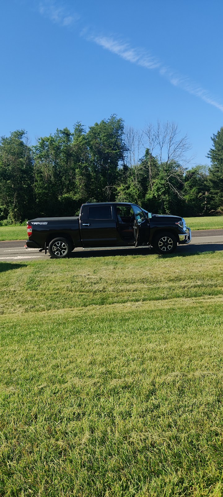 Rosedale Lake Parking Area: Lawrence Hopewell Trail - Pennington, NJ