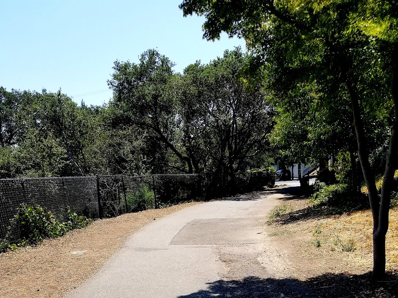 Linda Ave Dog Park - Piedmont, CA