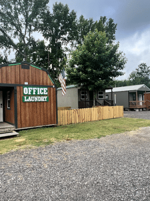 The Weekender Cabins and RV Retreat - Plainview, AR
