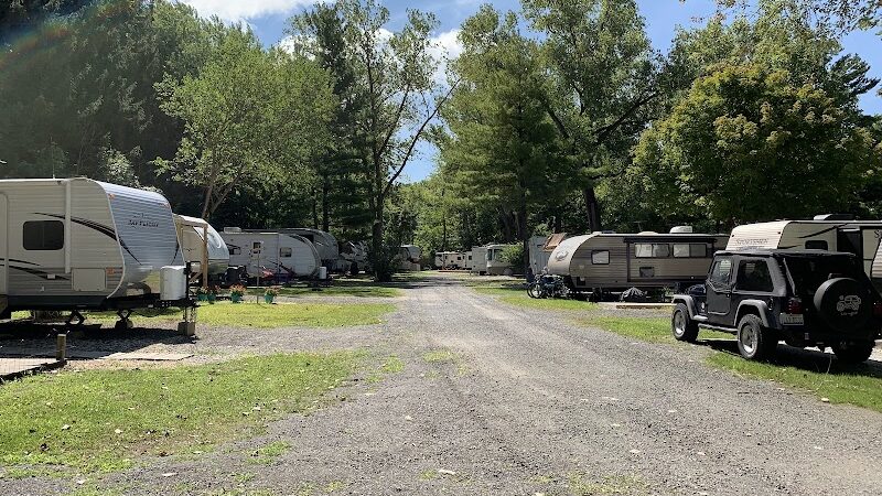 Kamp Across From the Dunes - Sawyer,