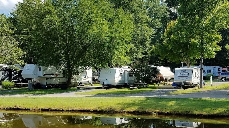 Kamp Across From the Dunes - Sawyer,