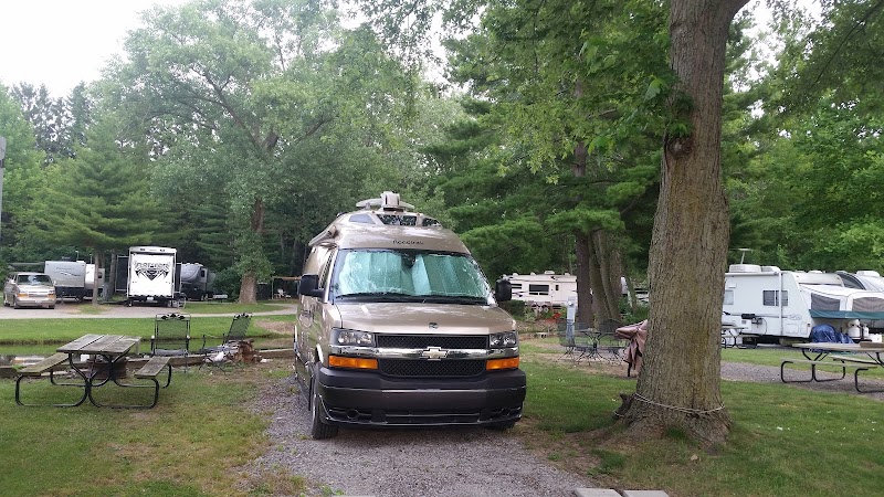 Kamp Across From the Dunes - Sawyer,