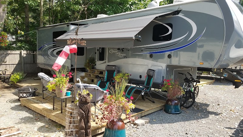 Kamp Across From the Dunes - Sawyer,