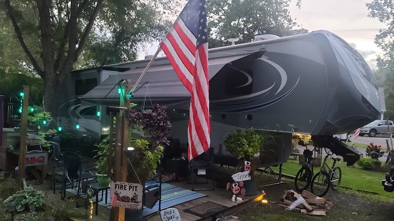 Kamp Across From the Dunes - Sawyer,