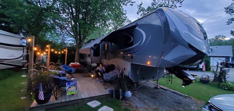 Kamp Across From the Dunes - Sawyer,