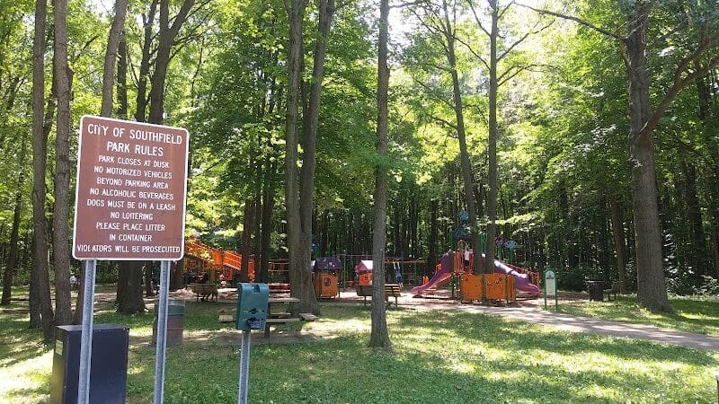 Bauervic Woods Park - Southfield,