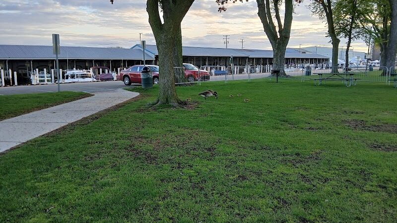 Blossom Heath Pier - St Clair Shores,