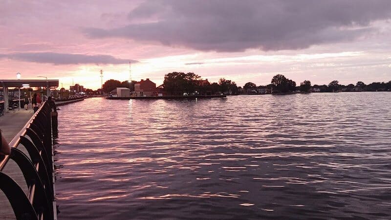 Blossom Heath Pier - St Clair Shores,