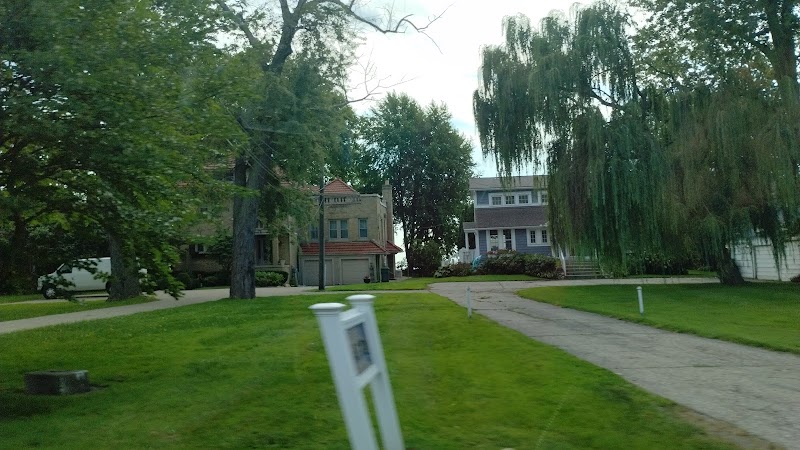 Veterans Memorial Park Parking - St Clair Shores,