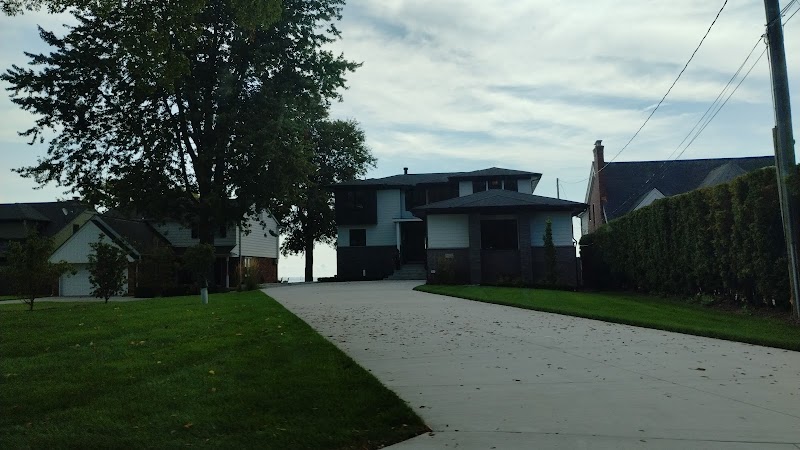Veterans Memorial Park Parking - St Clair Shores,