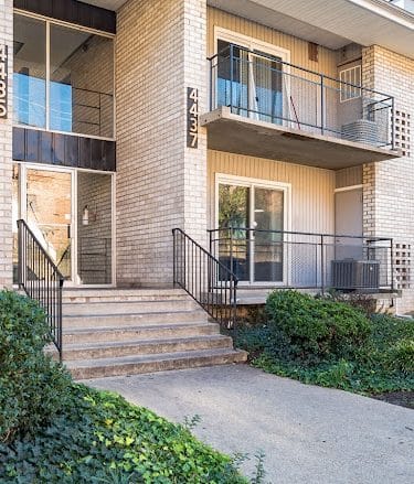 Raleigh Court Apartments