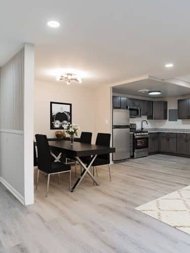 Raleigh Court Apartments