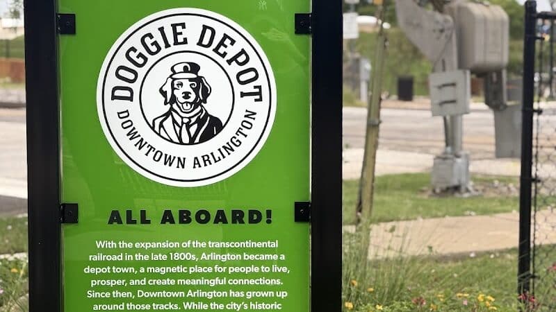 Downtown Arlington Doggie Depot - Arlington, TX