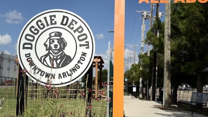 Downtown Arlington Doggie Depot - Arlington, TX