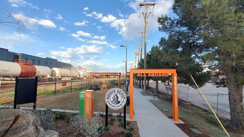 Downtown Arlington Doggie Depot - Arlington, TX
