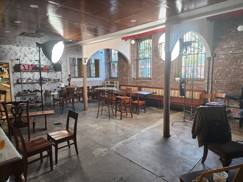 Château le Woof - Astoria, NY