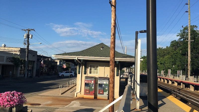 Cedarhurst LIRR Station Parking 6 - Cedarhurst, NY