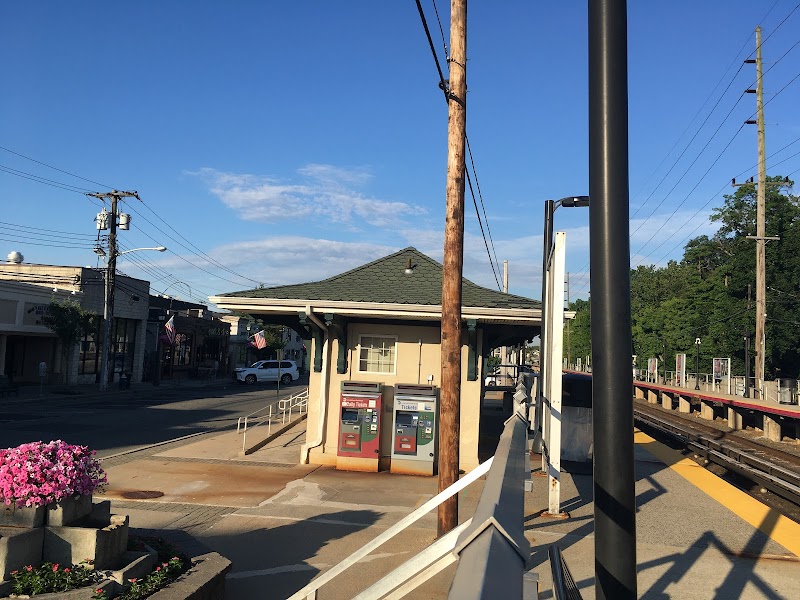 Cedarhurst LIRR Station Parking 6 - Cedarhurst, NY
