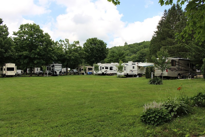 Nickerson Park Family Campground - Chaplin, CT
