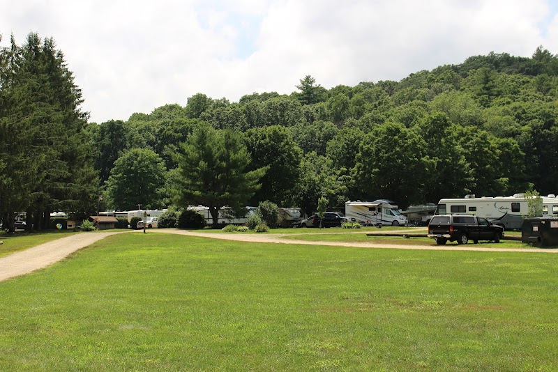 Nickerson Park Family Campground - Chaplin, CT
