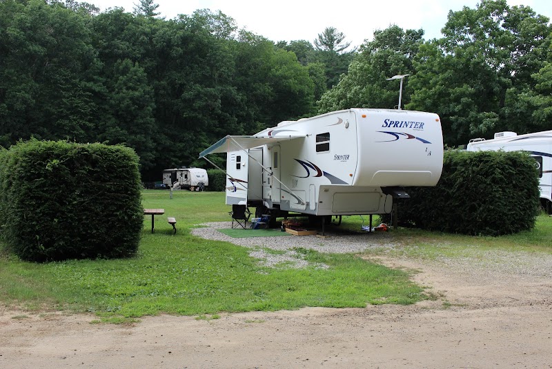 Nickerson Park Family Campground - Chaplin, CT