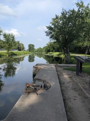 Hennepin canal parkway trailhead