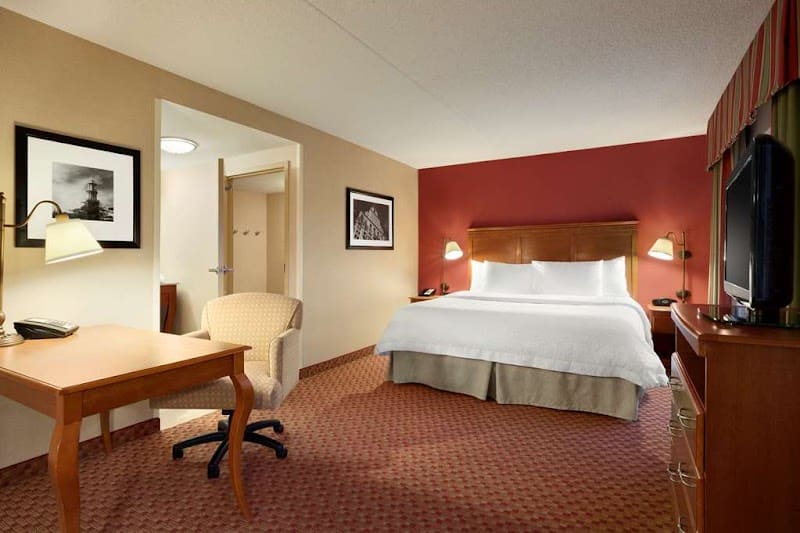 Hampton Inn & Suites Hartford/East Hartford - East Hartford, CT