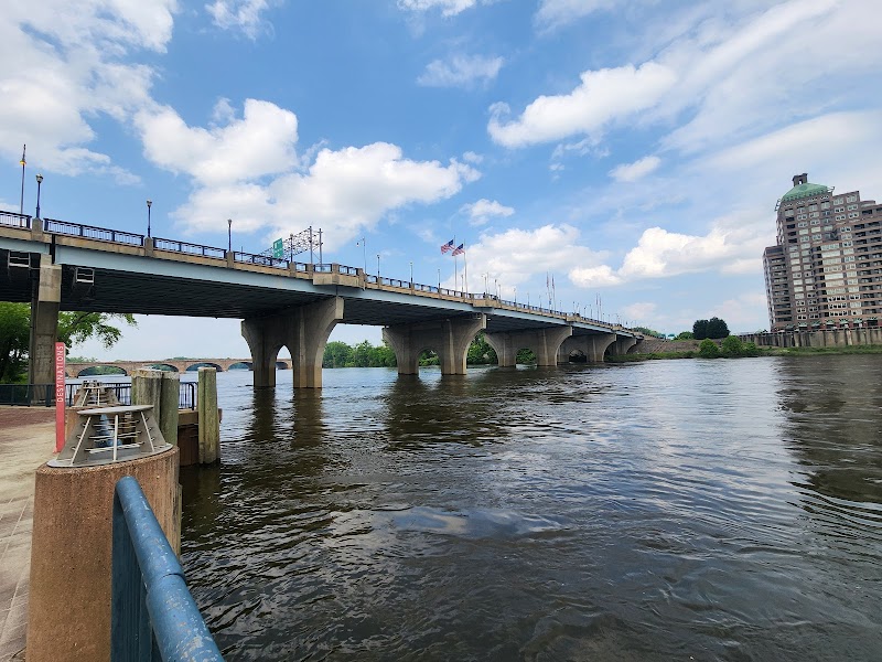 Mortensen Riverfront Plaza - Hartford, CT