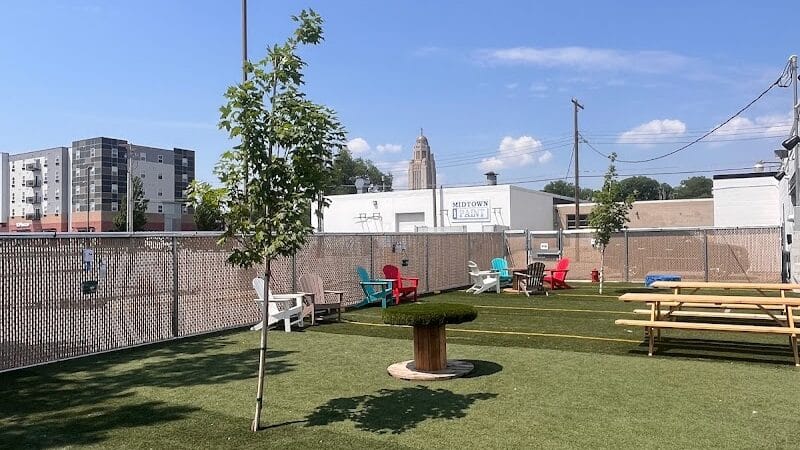 Off Leash Dog Bar - Lincoln, NE