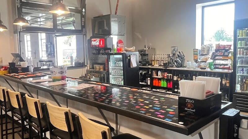 Off Leash Dog Bar - Lincoln, NE