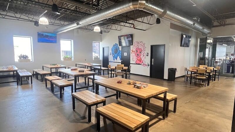 Off Leash Dog Bar - Lincoln, NE